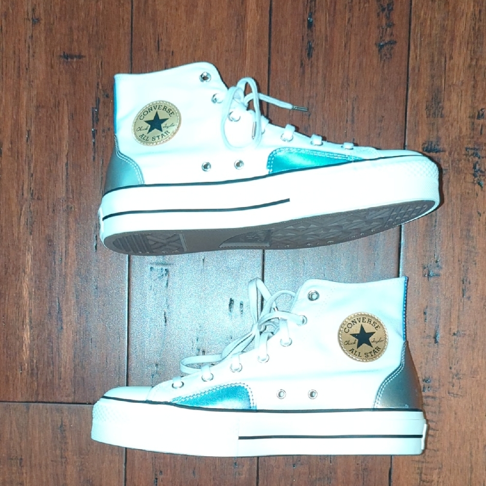 NWOT---Women's Canvas Converse High-Top Sneakers Size 11